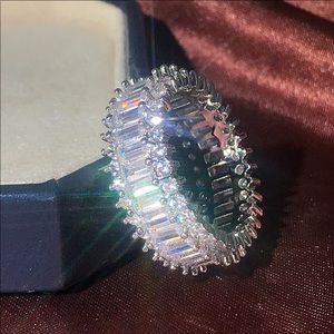 New Exquisite 4.56 CTTW Baguette Eternity …